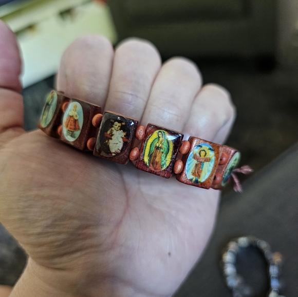 Catholic wooden Saints elastic bracelets. Beautiful colors of Saints depicted. - Picture 4 of 4